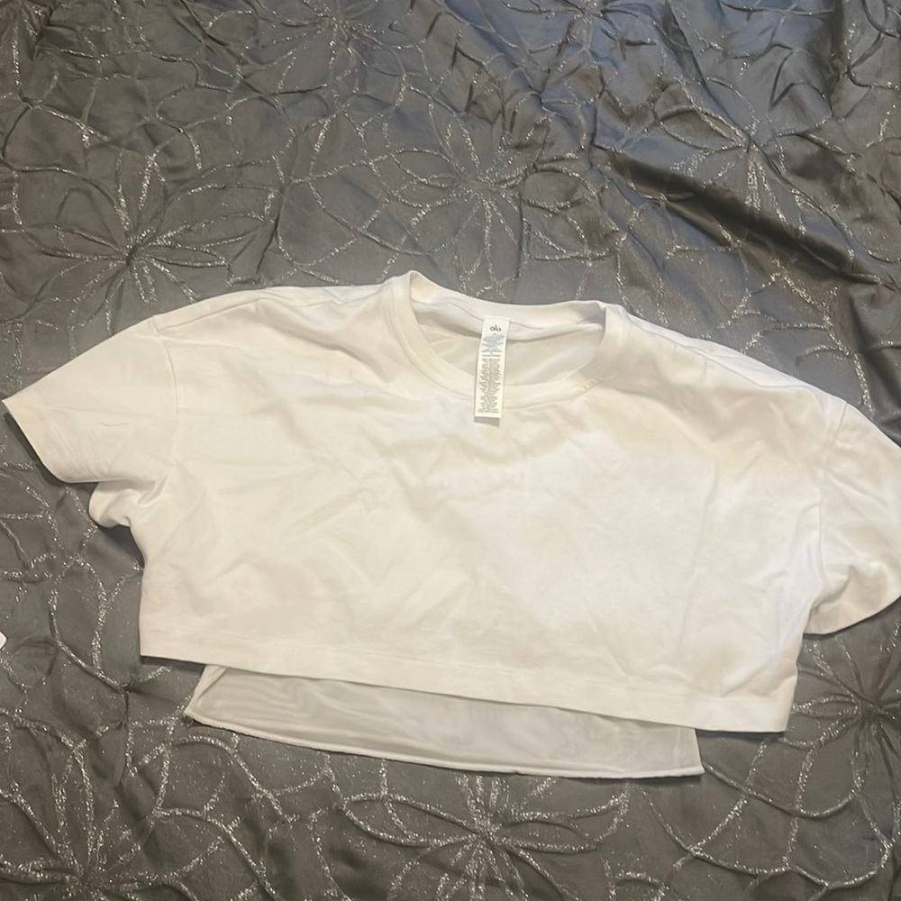“Authentic” ALO Yoga White Cropped Tee